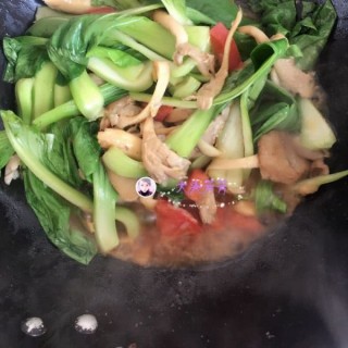  油菜炒蘑菇 第6步