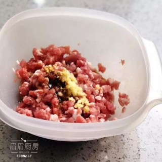  香菇猪肉大馅饼 第2步