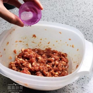  香菇猪肉大馅饼 第3步