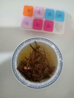  超级简单的茶树菇乌鸡汤 第4步