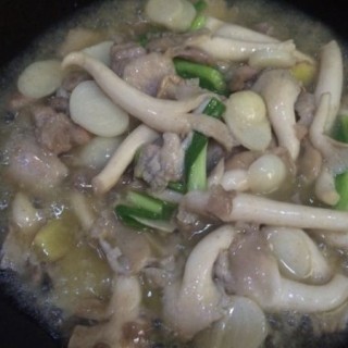  蘑菇炒肉片 第5步