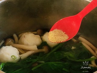  豌豆尖菌菇虾丸汤 第8步