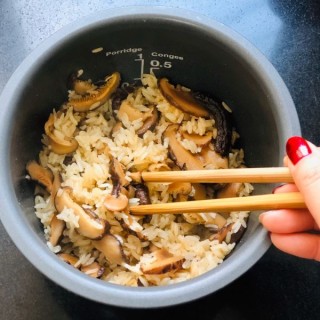  一碗香气扑鼻的香菇焖饭 净素食 第6步