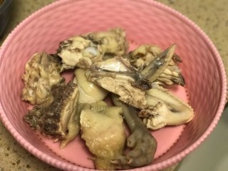  鸡肉蘑菇汤 第2步