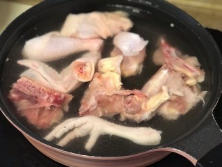  鸡肉蘑菇汤 第1步