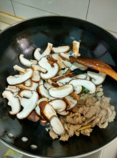  香菇炒肉 第6步