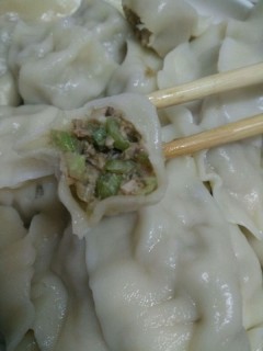  香菇芹菜肉饺子 第3步