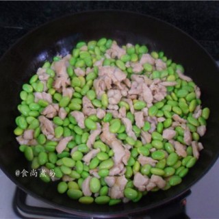  冬菇毛豆炒鸡丁 第7步