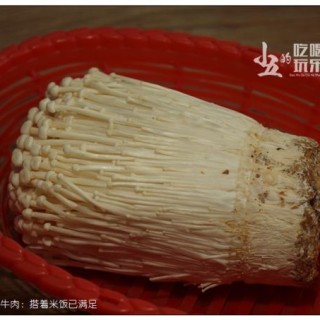  金针菇煮牛肉：搭着米饭已满足 第1步