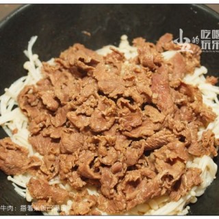  金针菇煮牛肉：搭着米饭已满足 第10步