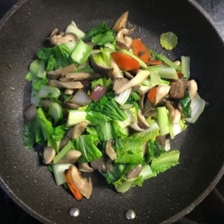  小白菜炒蘑菇 第8步