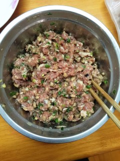  香菇猪肉水饺 第1步