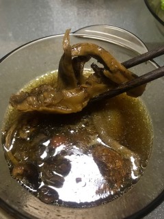  菌菇鸡肉汤 第6步