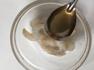  菌菇虾仁豆腐汤 第3步