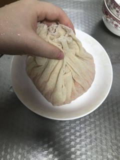  香菇韭菜鸡蛋胡萝卜饺子 第7步