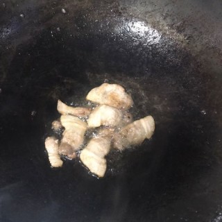  蘑菇炒肉 第4步