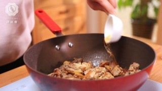  香菇焖鸡－迷迭香 第5步
