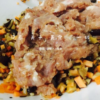  香菇肉饺 第3步