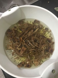  茶树菇烧牛柳 第1步