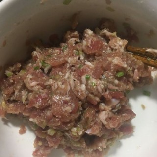  香菇肉馅蒸鹌鹑蛋 第1步