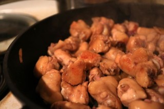  冬菇焖鸡----粤式经典，美味养生两不误 第3步