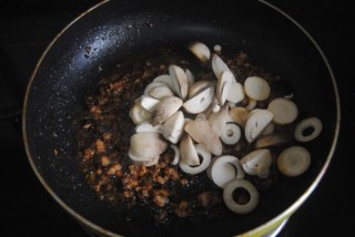  【沙茶美食】沙茶草菇肉酱面 第10步