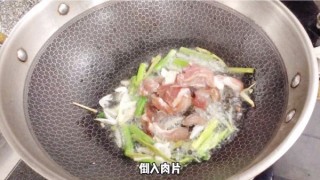  平菇炒肉 第9步