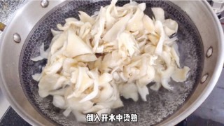  平菇炒肉 第2步