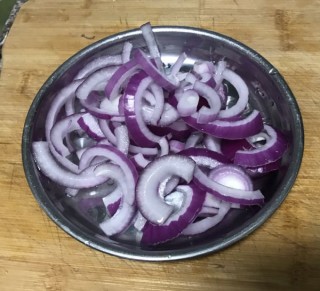  电饭锅香菇鸡腿饭 第2步