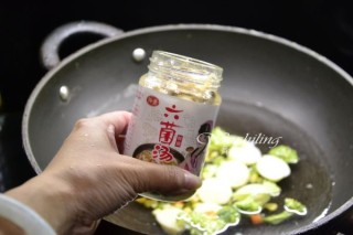  什锦菌菇豆腐羹 第5步