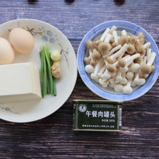  鲜美菌菇汤 第1步