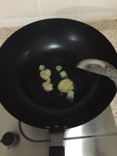  东北味鸡腿香菇炖粉条 第5步