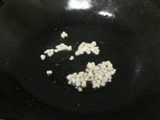  【蚝油香菇青菜】鲜脆爽滑 第3步