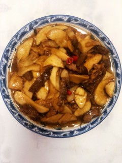  杏鲍菇炒肉 第6步