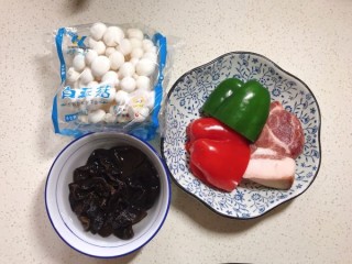  白玉菇炒肉 第1步