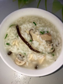  香菇鸡肉粥 第1步