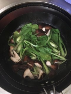  香菇小油菜 第1步