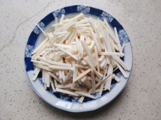  蚝油杏鲍菇炒鸡蛋 第4步