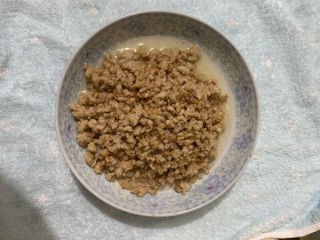  香菇肉沫面 第2步