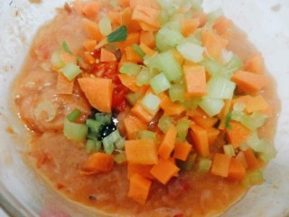  健身小菇凉的最爱☞芹菜胡萝卜鸡肉饼 第2步