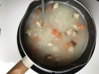  香菇蔬菜鸡肉粥~宝宝辅食 第5步