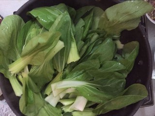  油菜炒香菇 第4步